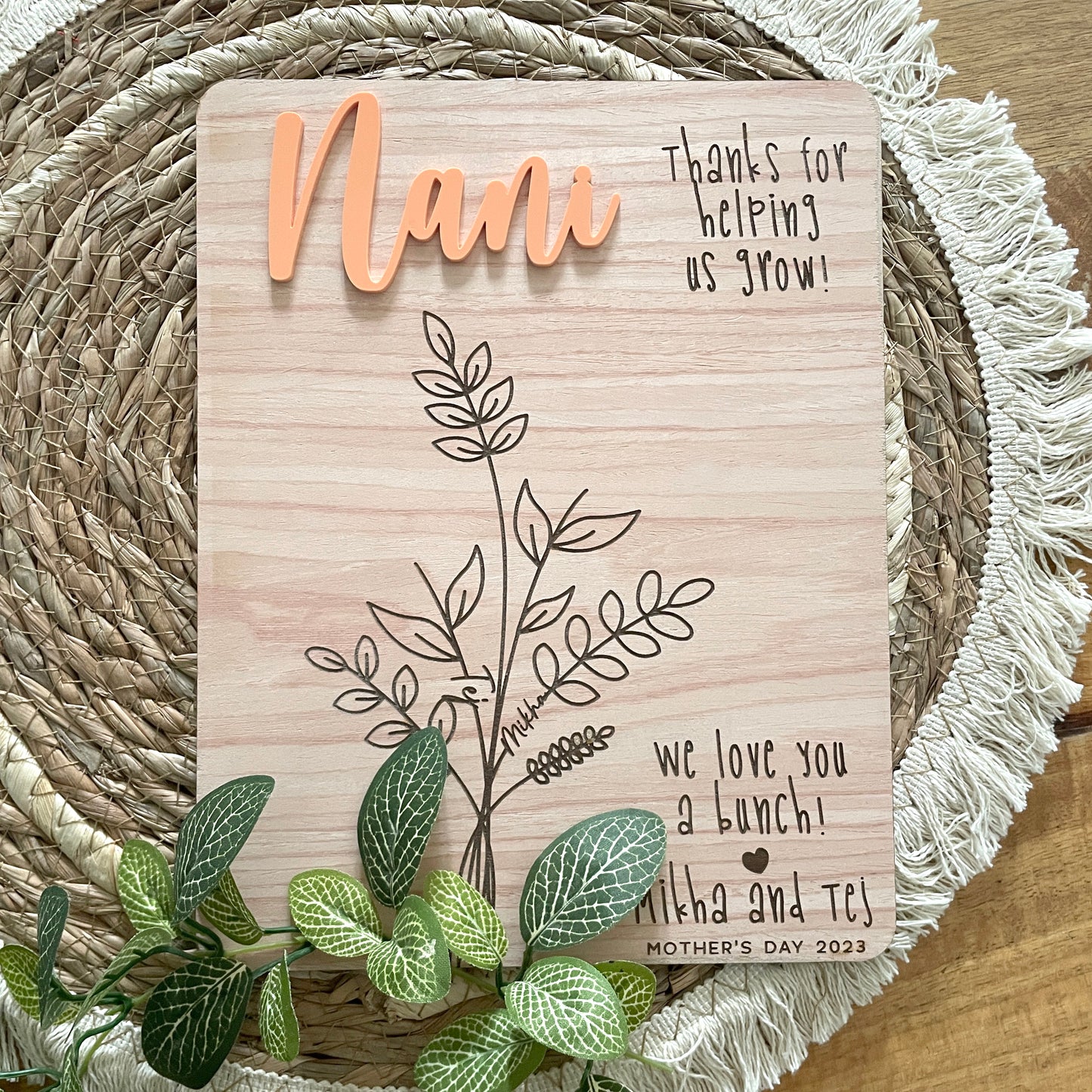 Personalized Mother’s Day Gifts, Custom flower engraved sign for Mom, Gran, Granny, Aunt