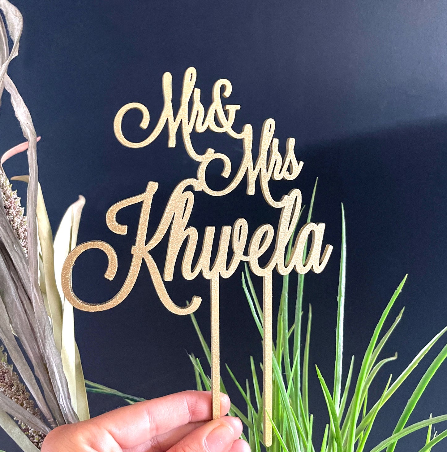 Mr & Mrs cake topper