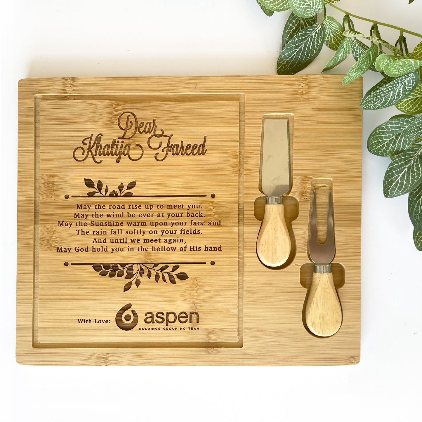Personalized and engraved Cheese Board Set with wreath design