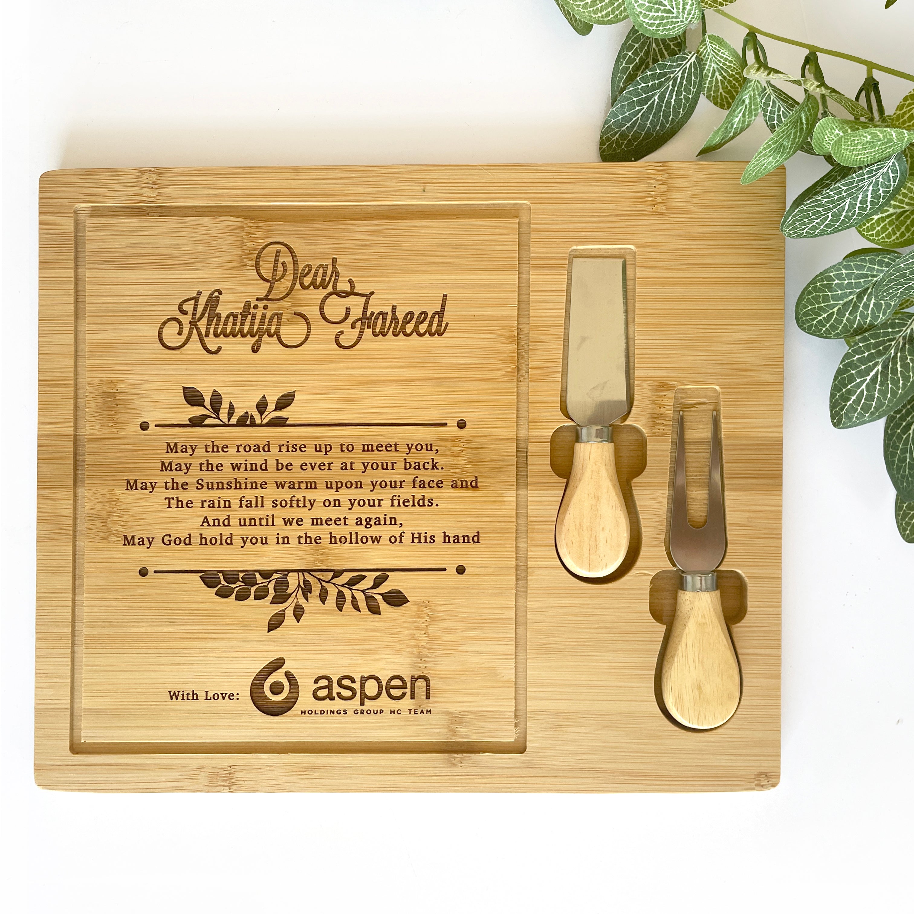 Personalized and engraved Cheese Board Set with wreath design