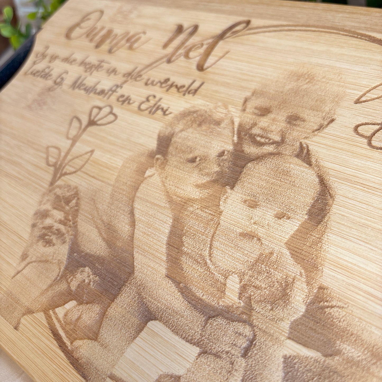 Photo engraved personalised cutting board for Mom or Granny