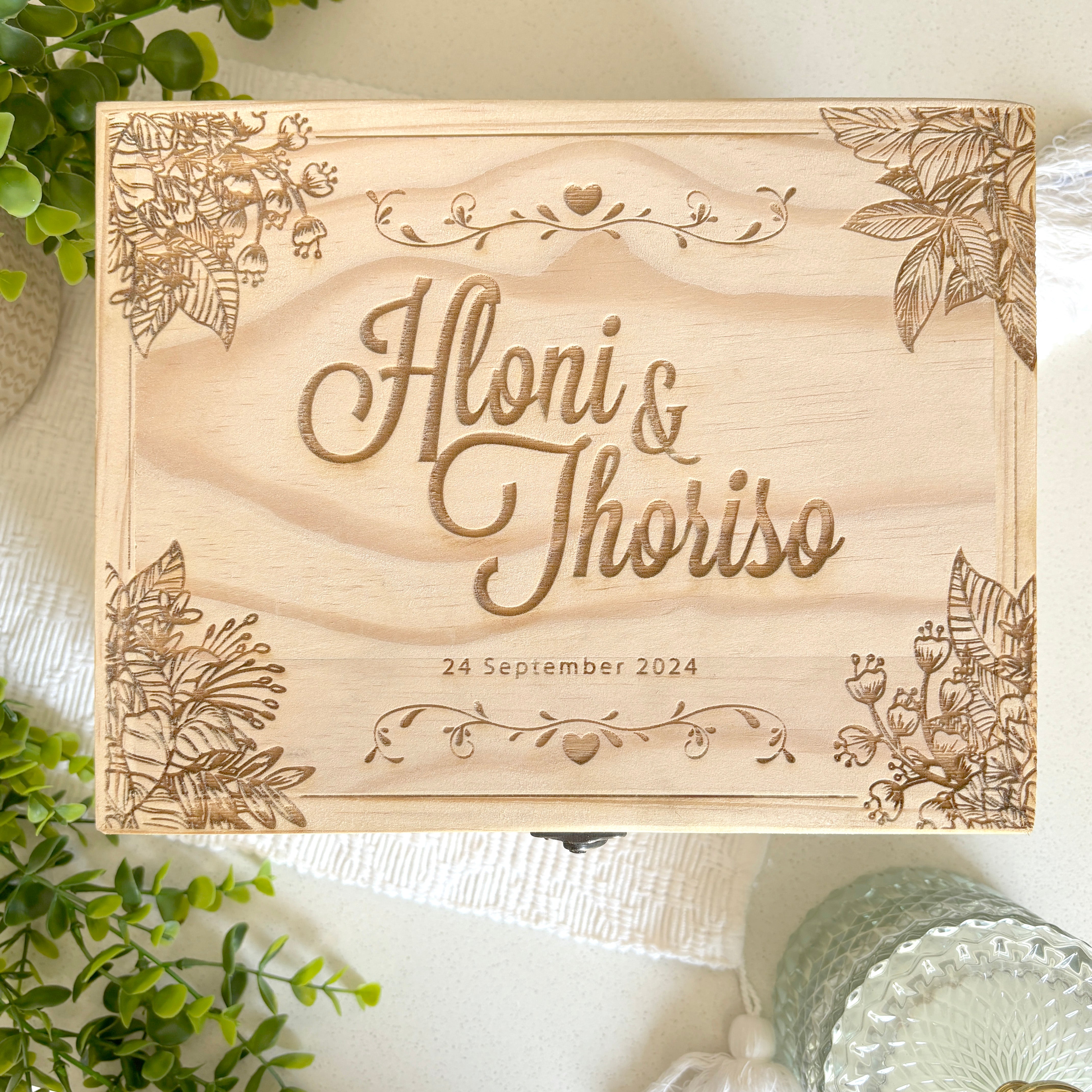 Personalized Wooden Wedding Gift with couple name – Picloon